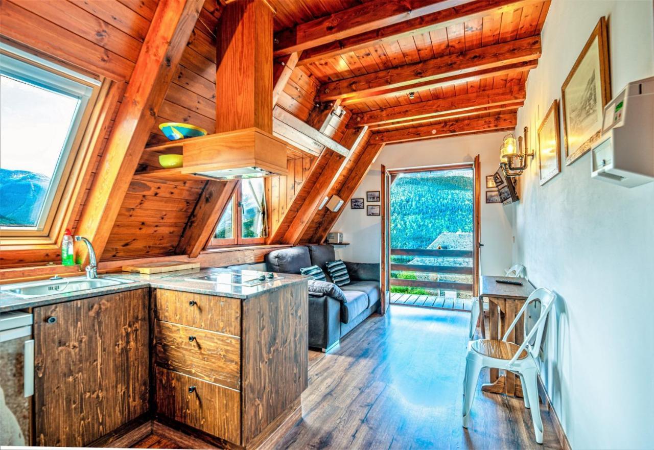 Apartamentos Aran Montcorbau Bagian luar foto