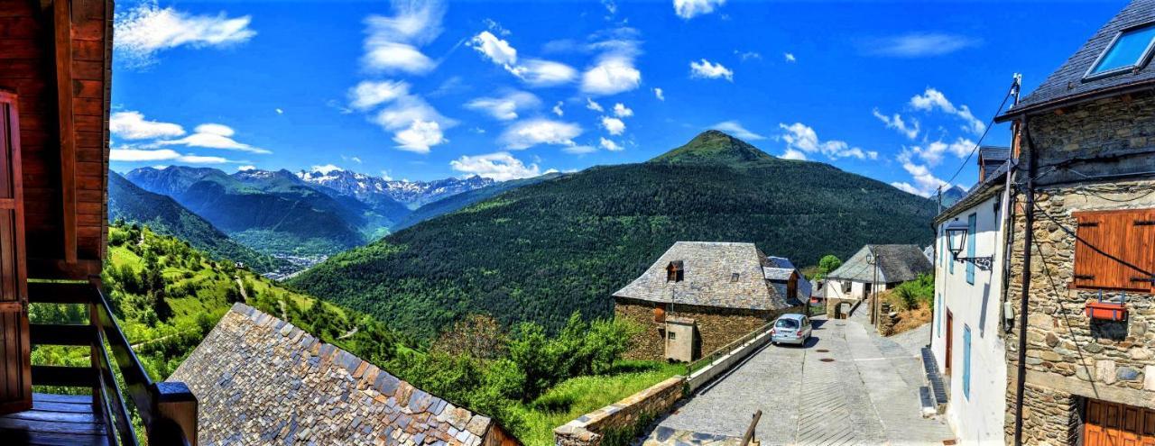 Apartamentos Aran Montcorbau Bagian luar foto