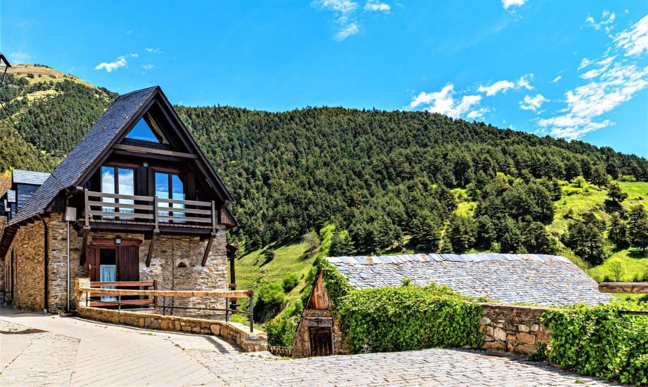 Apartamentos Aran Montcorbau Bagian luar foto
