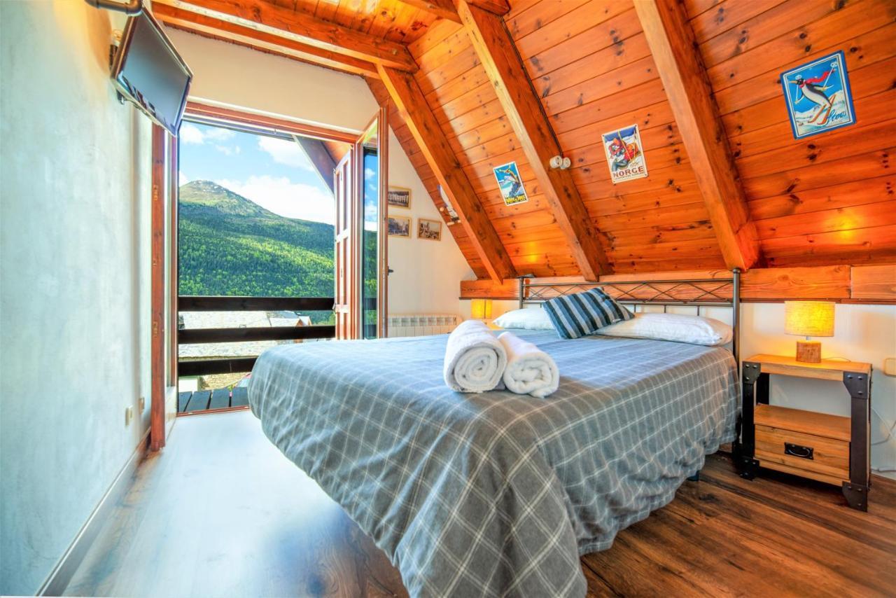 Apartamentos Aran Montcorbau Bagian luar foto