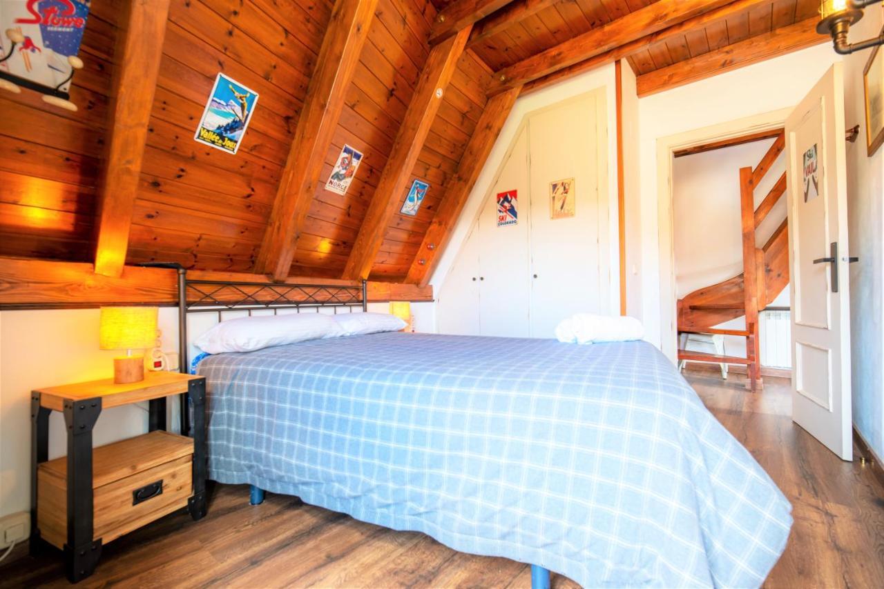 Apartamentos Aran Montcorbau Bagian luar foto