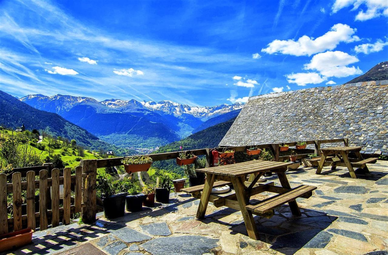 Apartamentos Aran Montcorbau Bagian luar foto