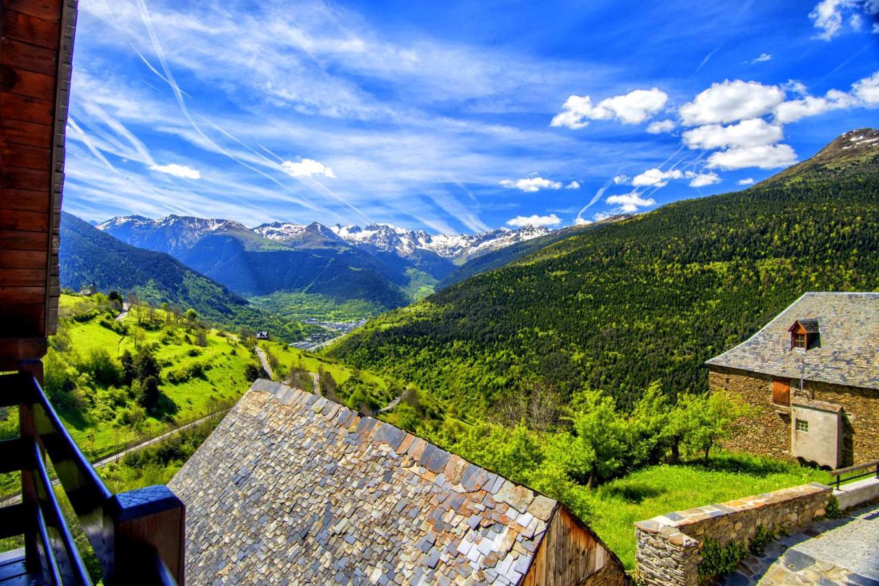 Apartamentos Aran Montcorbau Bagian luar foto