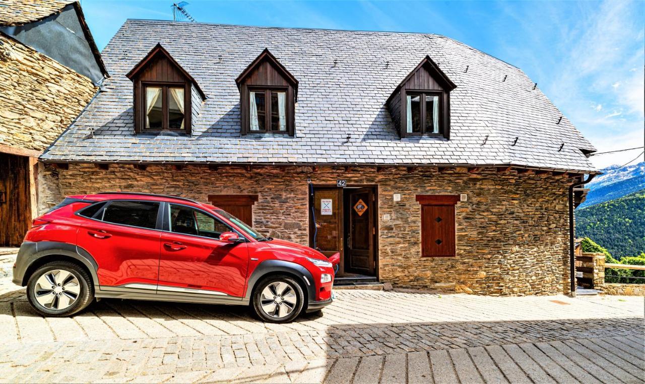 Apartamentos Aran Montcorbau Bagian luar foto