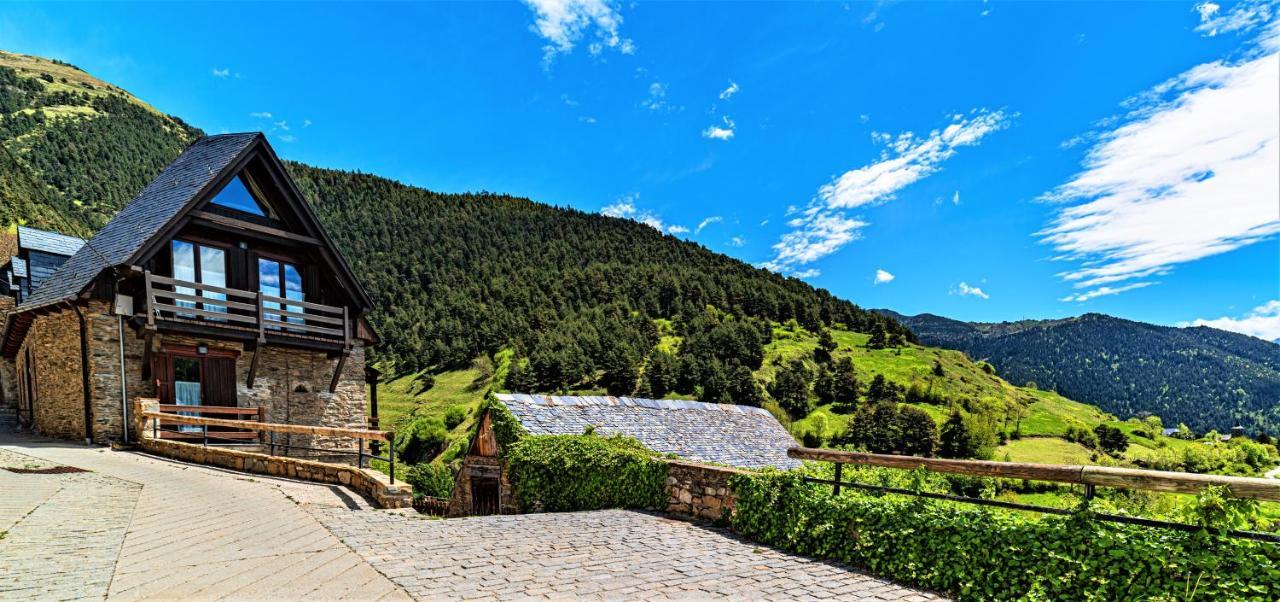 Apartamentos Aran Montcorbau Bagian luar foto
