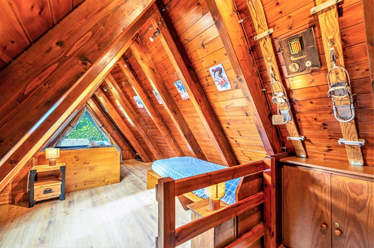 Apartamentos Aran Montcorbau Bagian luar foto