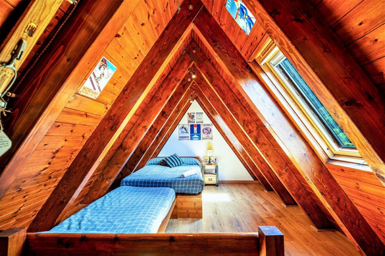 Apartamentos Aran Montcorbau Bagian luar foto