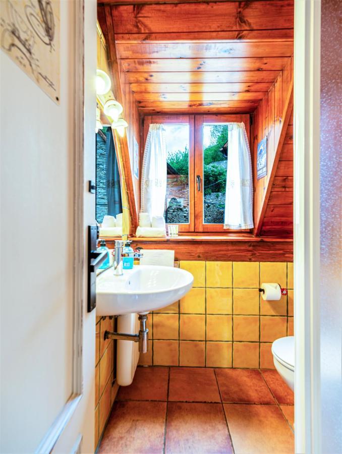 Apartamentos Aran Montcorbau Bagian luar foto