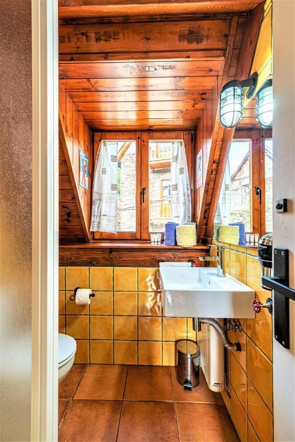 Apartamentos Aran Montcorbau Bagian luar foto