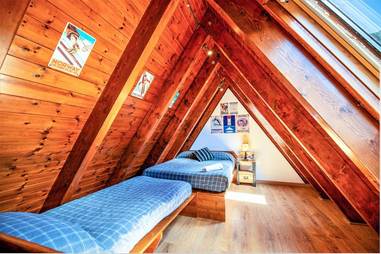 Apartamentos Aran Montcorbau Bagian luar foto