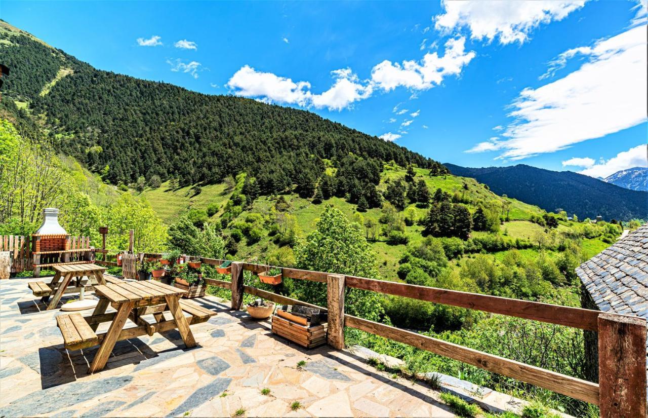 Apartamentos Aran Montcorbau Bagian luar foto