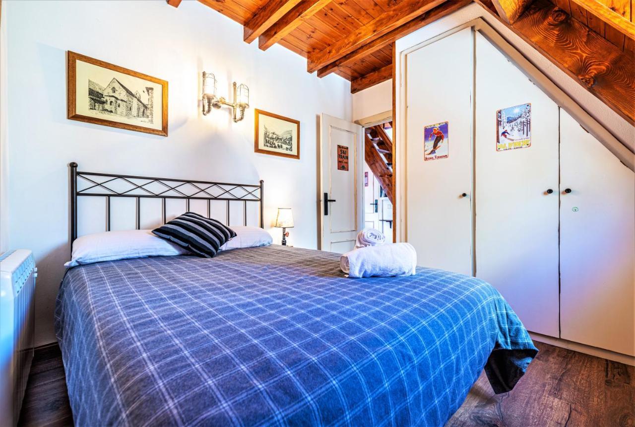 Apartamentos Aran Montcorbau Bagian luar foto