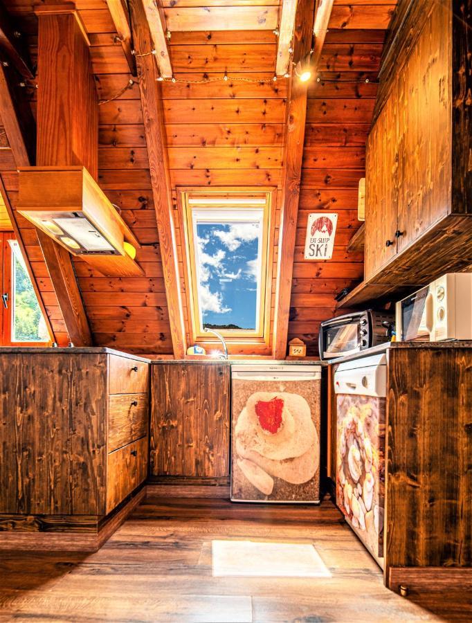 Apartamentos Aran Montcorbau Bagian luar foto