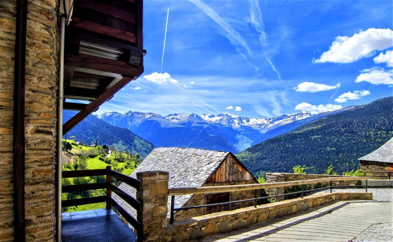 Apartamentos Aran Montcorbau Bagian luar foto