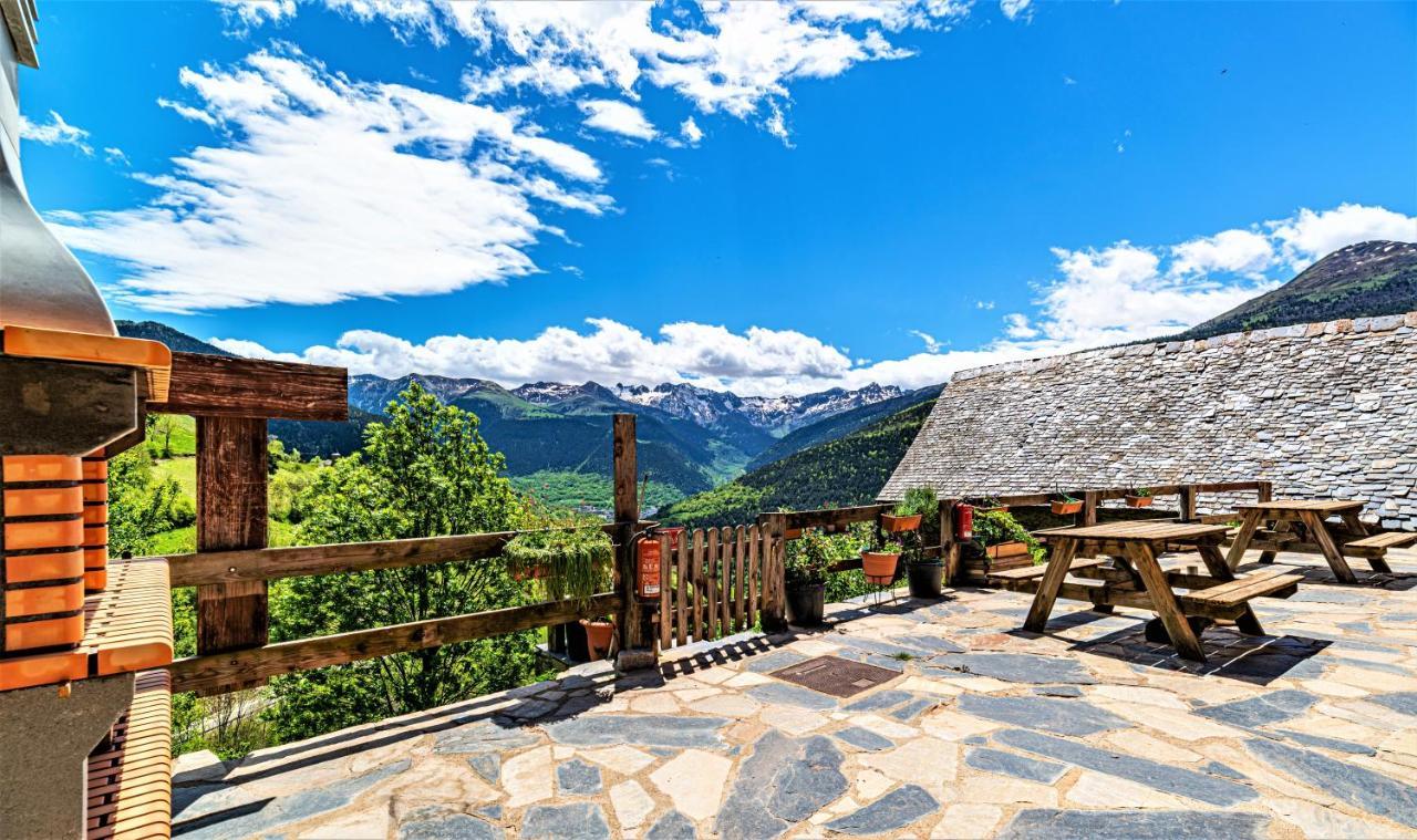 Apartamentos Aran Montcorbau Bagian luar foto