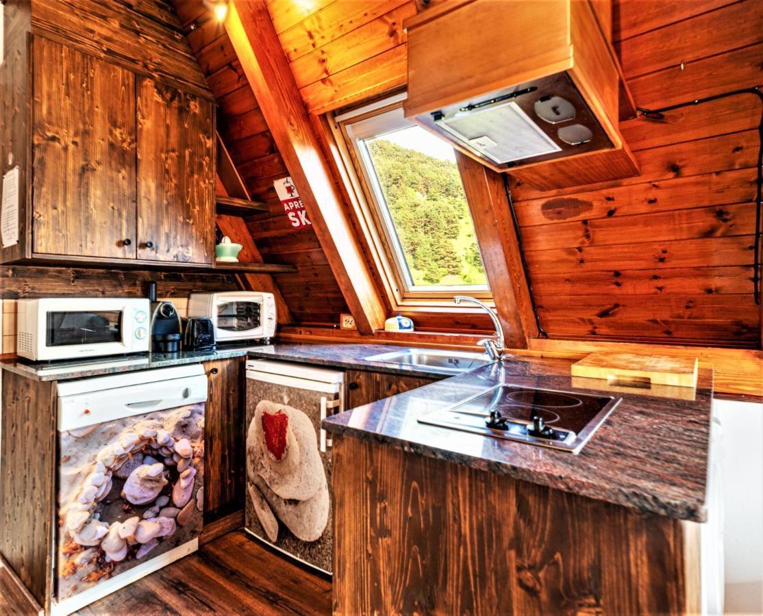 Apartamentos Aran Montcorbau Bagian luar foto
