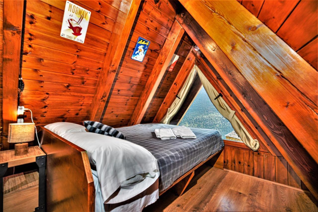 Apartamentos Aran Montcorbau Bagian luar foto
