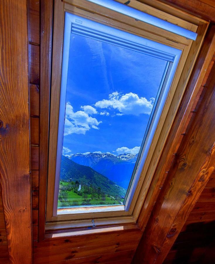 Apartamentos Aran Montcorbau Bagian luar foto