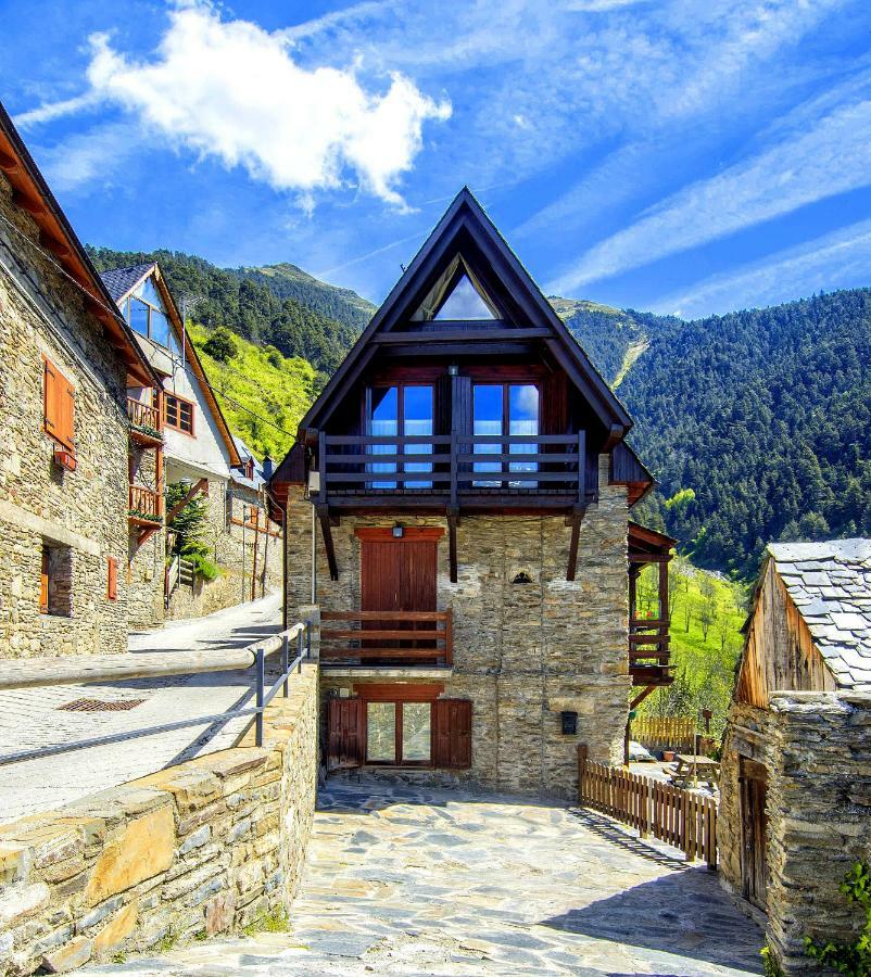 Apartamentos Aran Montcorbau Bagian luar foto